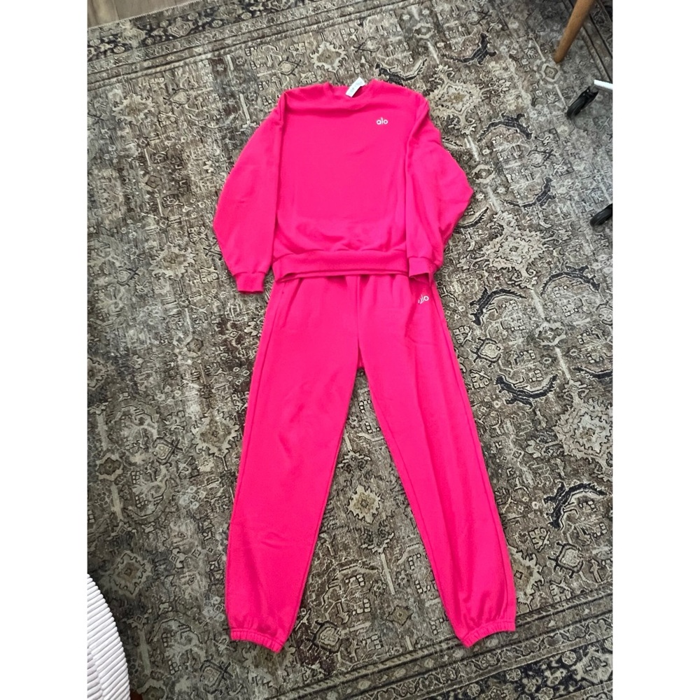 ALO Yoga Hot Pink Sweatshirt and sweatpants.